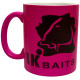 LK Baits hrnek neonová růžová černé logo 